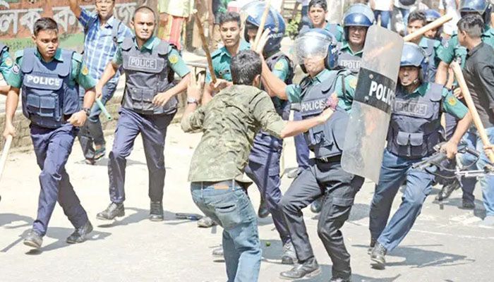 চাই রাজনৈতিক প্রভাবমুক্ত মানবিক পুলিশ