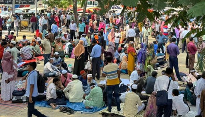 শহীদ মিনারে প্রাথমিক শিক্ষকদের লাগাতার অবস্থান কর্মসূচি শুরু