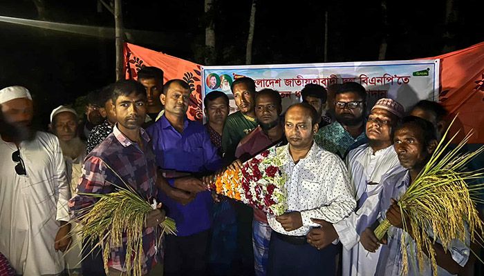 বিএনপিতে যোগ দিলেন দুই শতাধিক সনাতন ধর্মাবলম্বী