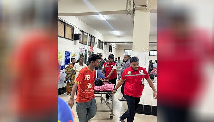 ভূমিকম্পে ক্ষতিগ্রস্তদের সহায়তায় কাজ করছে রেড ক্রিসেন্ট ও রেড ক্রস