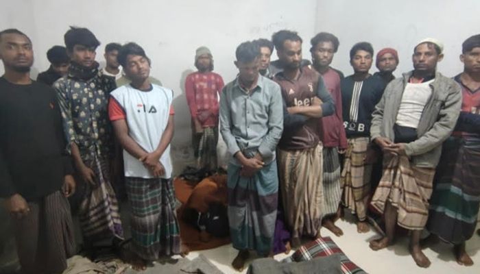 ক্যাম্পের বাইরে কাজ করা ২২ রোহিঙ্গা গ্রেপ্তার