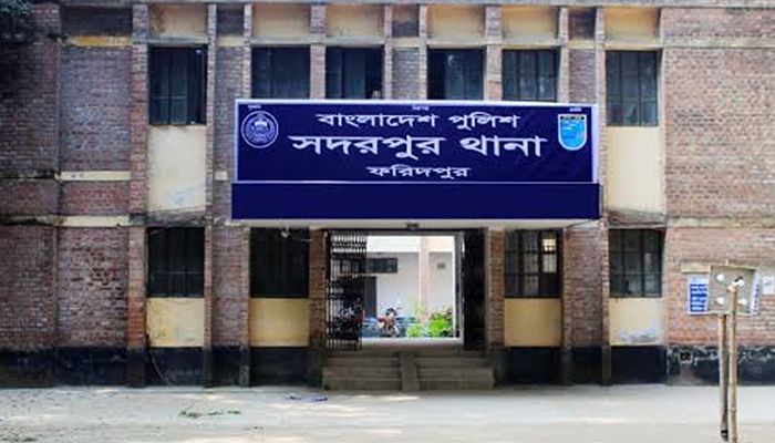 সদরপুরে হিন্দু পরিবার পালিয়ে যাওয়ার সংবাদ গুজব