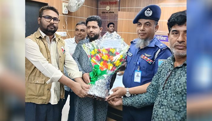 সাটুরিয়ায় নবাগত ওসির সঙ্গে সাংবাদিকদের মতবিনিময়