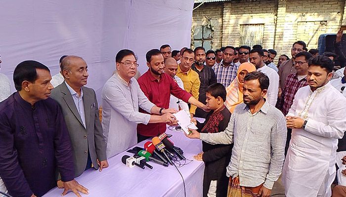 শৈলকুপার সেই প্রতিবন্ধী নাজনীনের পাশে দাঁড়ালেন তারেক রহমান