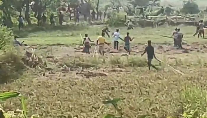 মাইকে ঘোষণা দিয়ে নরসিংদীতে টেঁটাযুদ্ধ, আহত ১৫
