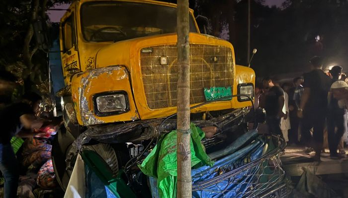 ছেলের জন্য পাত্রী দেখতে গিয়ে সড়ক দুর্ঘটনায় মা-বাবাসহ নিহত ৩