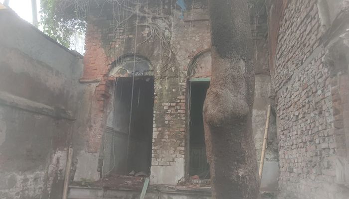 লিজচক্র গিলছে শতবর্ষী ভাওয়াল রাজকুঠি
