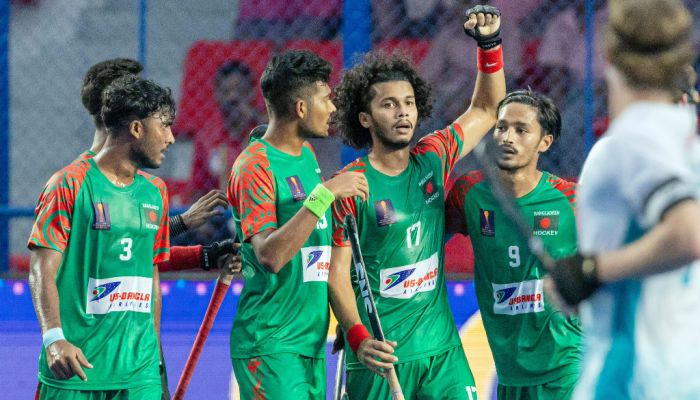 পর পর দুদিন হ্যাটট্রিকের দেখা পেলেন আমিরুল (১৭ নম্বর জার্সি)। ছবি: এএইচএফ
