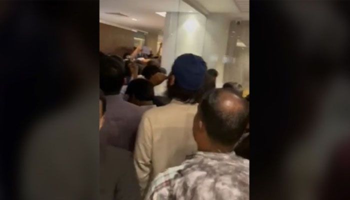 সচিবালয়ে অবরুদ্ধ অর্থ উপদেষ্টা