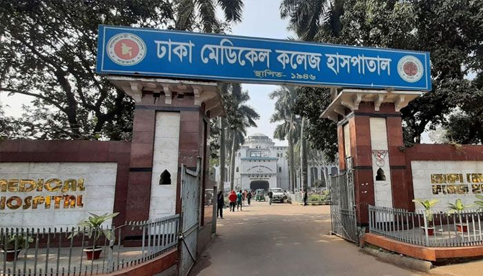 জাতীয় প্রেসক্লাবের সামনে পুলিশের সঙ্গে ধস্তাধস্তি, নারীসহ আহত ৮