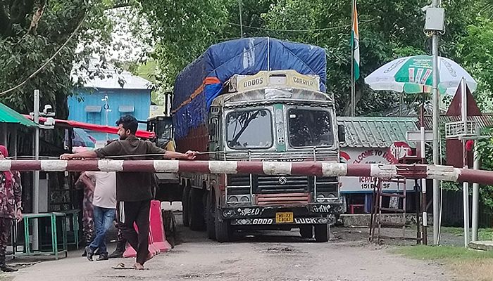 হিলি স্থলবন্দরে আমদানি-রপ্তানি শুরু