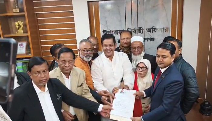 রূপগঞ্জে দিপু ভূঁইয়ার মনোনয়নপত্র দাখিল। ছবি: প্রতিদিনের বাংলাদেশ