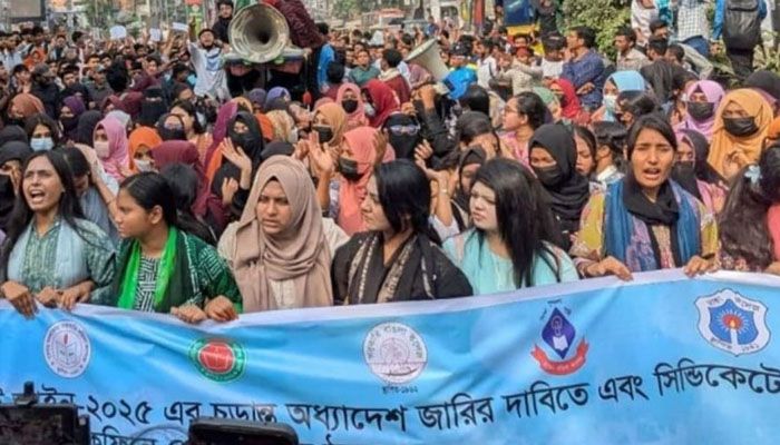 ঢাকা সেন্ট্রাল ইউনিভার্সিটি’র অধ্যাদেশ জারি নিয়ে উত্তেজনা, লাগাতার আন্দোলনের ঘোষণা শিক্ষার্থীদের