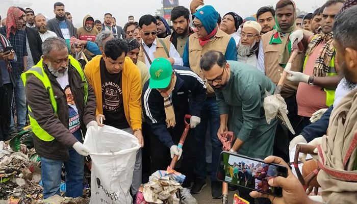 ৩০০ ফুটে বর্জ্য অপসারণ, ক্ষতিগ্রস্ত গাছ আবার লাগানোর প্রতিশ্রুতি