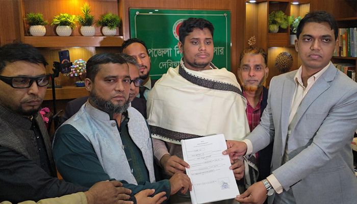 ত্রয়োদশ জাতীয় সংসদ নির্বাচনে কুমিল্লা-৪ (দেবিদ্বার) আসনে অংশ নিতে মনোনয়নপত্র জমা দিয়েছেন এনসিপির হাসনাত আবদুল্লাহ। ছবি : সংগৃহীত
