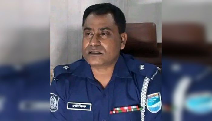  সিংগাইর ওসির বদলিতে স্বস্তির নিঃশ্বাস