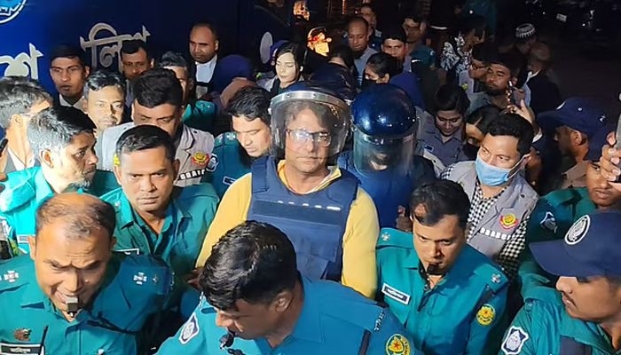 সাংবাদিক আনিস আলমগীর ৫ দিনের রিমান্ডে