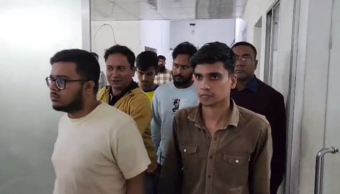 অভিযুক্ত চারজনকে গ্রেপ্তার করেছে আশুলিয়া থানা পুলিশ। প্রবা ফটো