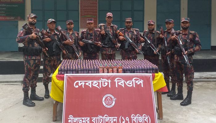 দেবহাটায় ১ হাজার ১৬১ বোতল ভারতীয় মাদক উদ্ধার