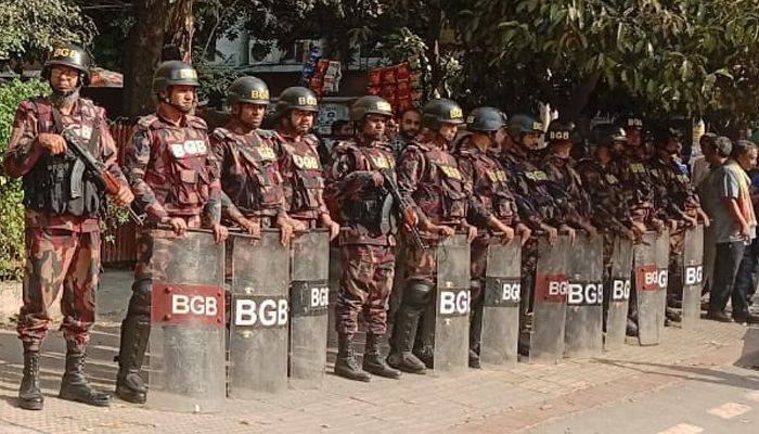 রাজধানীর গুরুত্বপূর্ণ স্থানে বিজিবি মোতায়েন