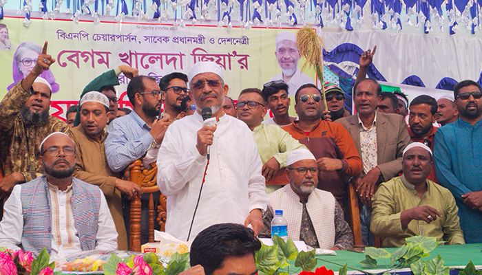 দেশের জন্য এই মুহূর্তে খালেদা জিয়াকে অনেক বেশি প্রয়োজন: লুৎফুজ্জামান বাবর