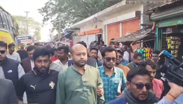 নিজ এলাকায় তোপের মুখে ব্যারিস্টার ফুয়াদ, ভুয়া ভুয়া স্লোগান