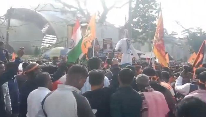 পেট্রাপোলে বাংলাদেশ অভিমুখী লং মার্চ আটকে দিল বিএসএফ