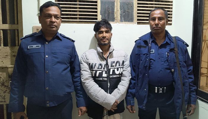 একাধিক মামলার আসামি শীর্ষ ছিনতাইকারী রাসেল গ্রেপ্তার