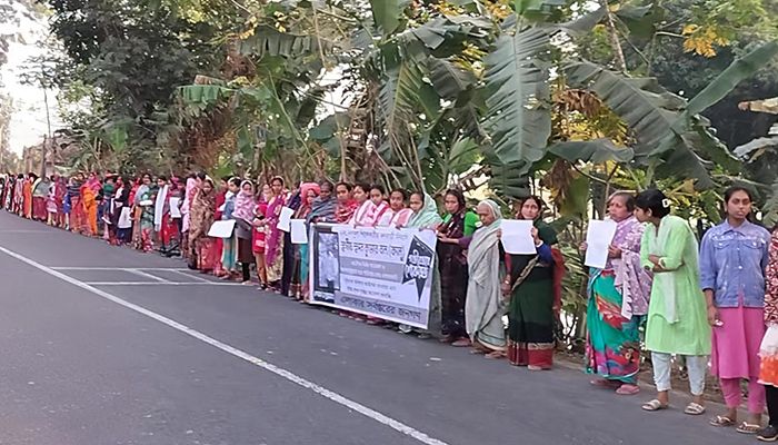 ব্যবসায়ী স্বপন হত্যার বিচার দাবিতে মানববন্ধন 