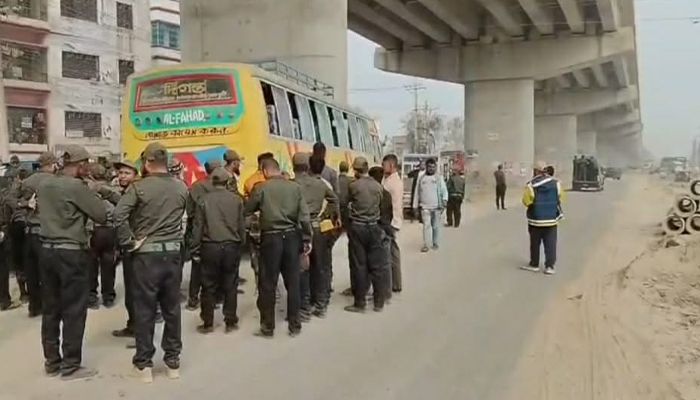 বাস দুর্ঘটনায় ১১ আনসার সদস্য আহত