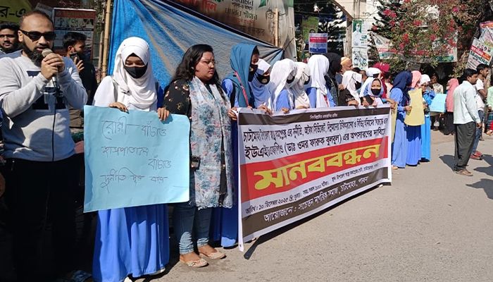 ‘গরিবের ডাক্তার’ আলমগীরের বদলি বাতিল, বুলবুলের অপসারণ দাবি