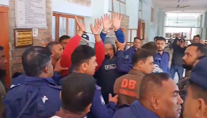 সাবেক মেয়র রিয়াজুল জোয়ার্দ্দারসহ দুদু'কে গ্রেপ্তার দেখিয়ে কারাগারে প্রেরণ 