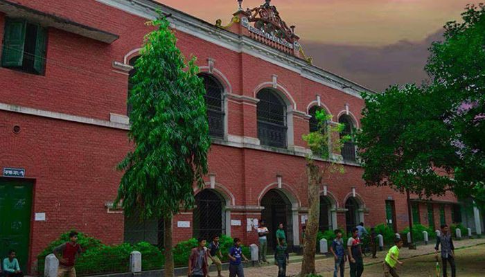 বালক বিদ্যালয়ের ভর্তি তালিকায় বালিকার নাম