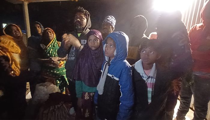 বিজিবির প্রচেষ্টায় অবশেষে ভারতে ফেরত গেল ১৪ ভারতীয় নাগরিক 