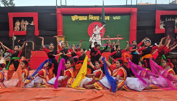 কক্সবাজার ও ভাণ্ডারিয়ায় বিজয় মেলার উদ্বোধন