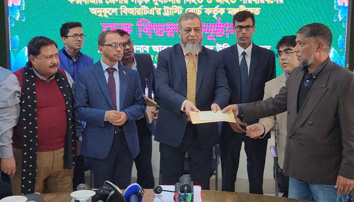 সড়ক দুর্ঘটনায় হতাহত ৩৭ পরিবারকে সহায়তা