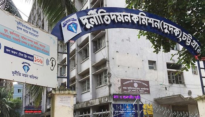 ১৯৬৩ কোটি টাকা আত্মসাতের অভিযোগে ৩৪ জনের বিরুদ্ধে দুদকের মামলা