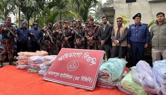 দেওয়ানগঞ্জে ২৫ লাখ টাকার ভারতীয় কাপড় জব্দ