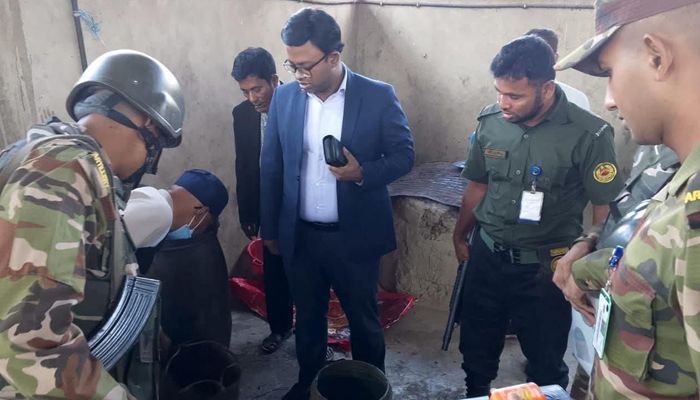 সাতকানিয়ায় চানাচুর কারখানাকে দুই লক্ষ টাকা জরিমানা 