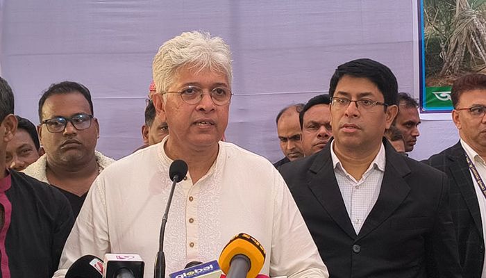 শিল্প উপদেষ্টা আদিলুর রহমান খান। প্রবা ফটো