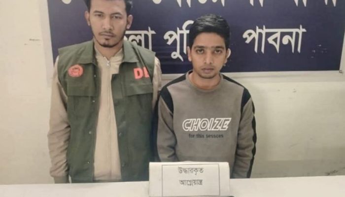 জামায়াত-বিএনপির সংঘর্ষে অস্ত্র হাতে ভাইরাল যুবক গ্রেপ্তার