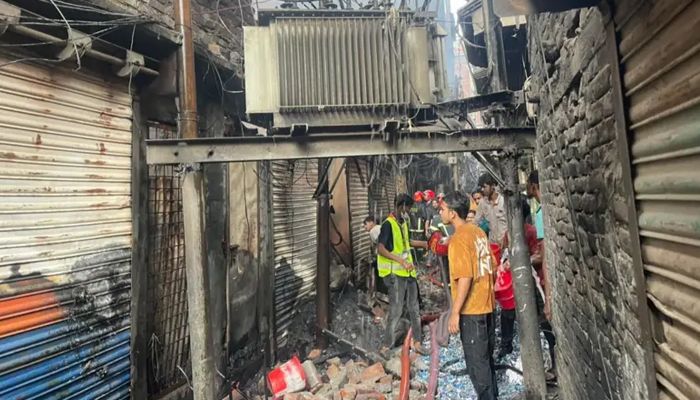 ইসলামবাগে প্লাস্টিক গুদামের আগুন নিয়ন্ত্রণে