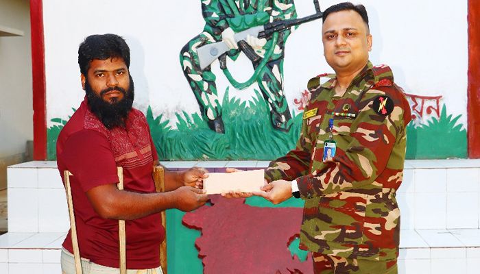 ৪০ জন উপকারভোগী পেলেন আর্থিক সহায়তা