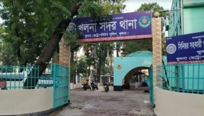 খুলনা নারী আইনজীবীর বাড়িতে ককটেল বিস্ফোরণ