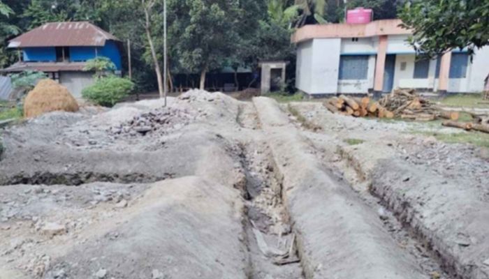 নিলাম ছাড়াই বিদ্যালয়ের টিনশেড ঘর বিক্রি, তদন্ত কমিটি গঠন