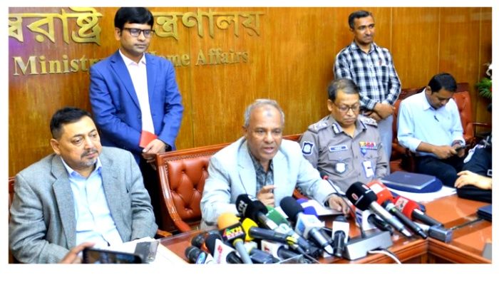 বাংলাদেশে কারও কোনো নিরাপত্তা ঝুঁকি নেই: স্বরাষ্ট্র উপদেষ্টা 