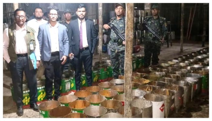  ফরিদপুরে সাড়ে ৬হাজার কেজি ভেজাল গুড় ধ্বংস, কারখানা সিলগালা