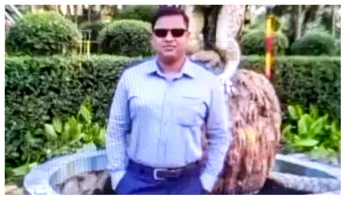পুলিশের কামড়ে যুবক হাসপাতালে,‘মারলেও আমাদের বিচার নাই!