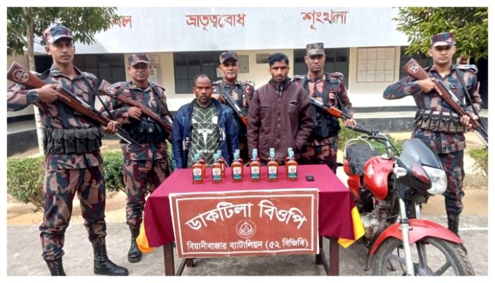 বিজিবির অভিযানে মদ ও মোটরসাইকেল জব্দ, আটক ২