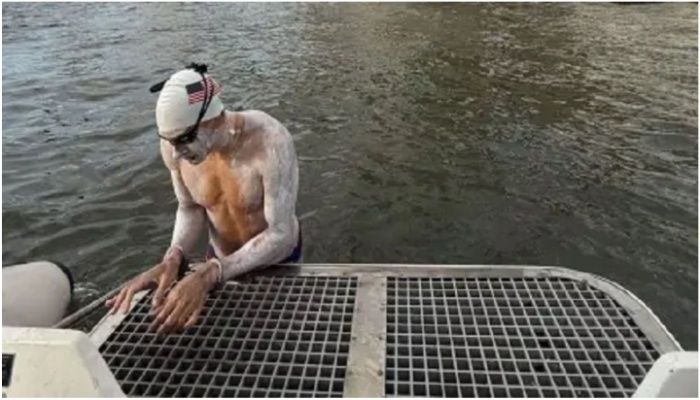 হাতকড়া পরে ২৯ মাইল সাঁতার!